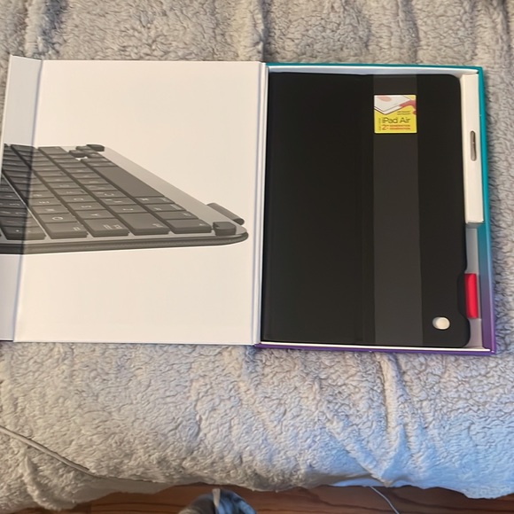 Logitech iPad Air 2 protective case with keyboard - Picture 4 of 4